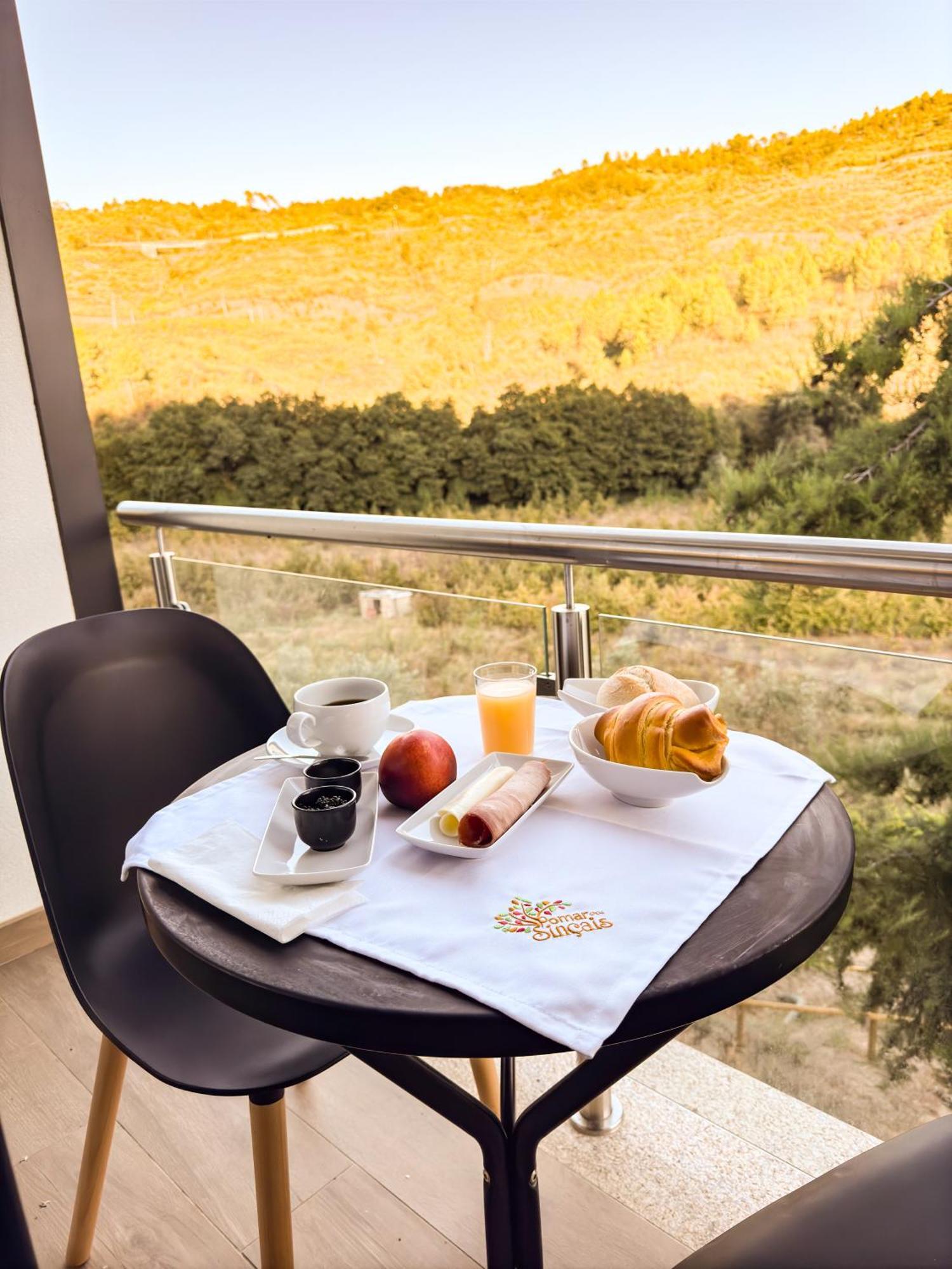Quinta Dos Sincais Bed & Breakfast Guarda Bagian luar foto